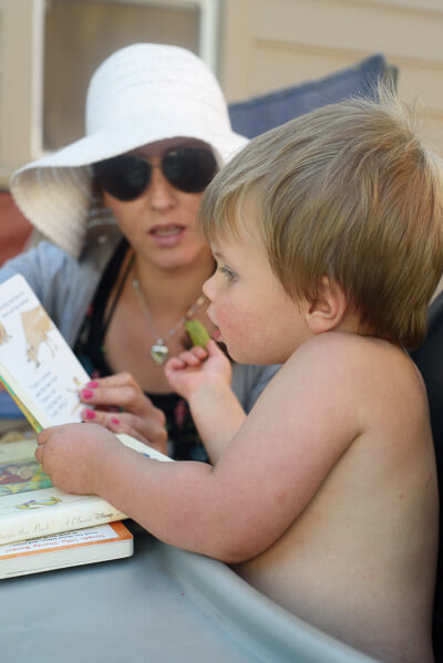 phin-reading-with-aunty