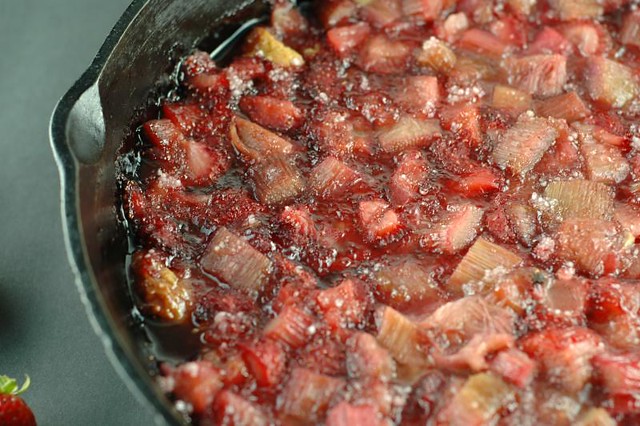 strawberry rhubarb pie bread pudding 