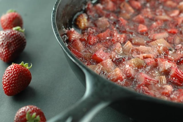 strawberry rhubarb pie bread pudding 