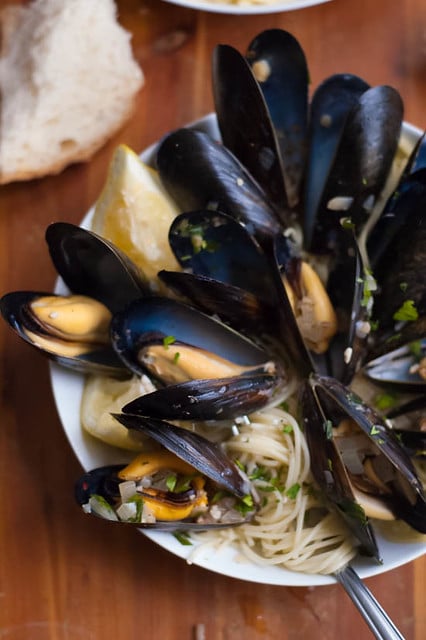 Mussels In White Wine Sauce | The Adventure Bite