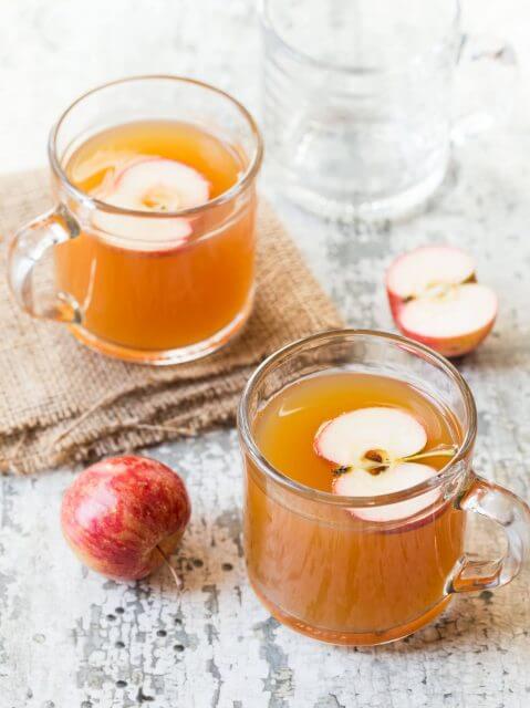 hot ginger cider cocktails, 15 COCKTAILS TO KEEP YOU WARM THIS WINTER