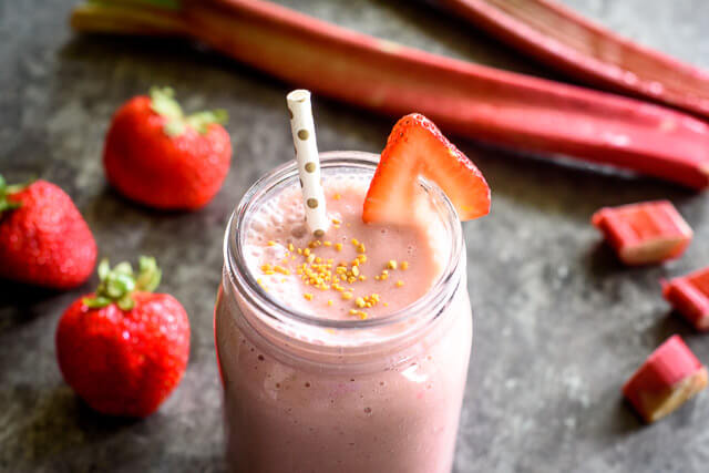 strawberry-rhubarb-smoothie-horizontal